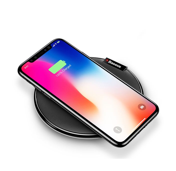 Bezdrôtová nabíjacia podložka z kože pre iPhone v čiernej farbe